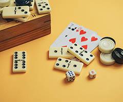 Jeux de cartes et jeux de société publicitaires